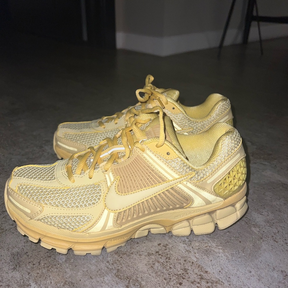 Nike Vomero 5 Women’s Size 8